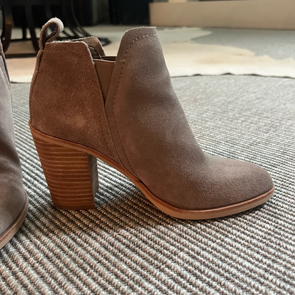 Dolce Vita Simone Bootie - Dark Taupe Suede size 7